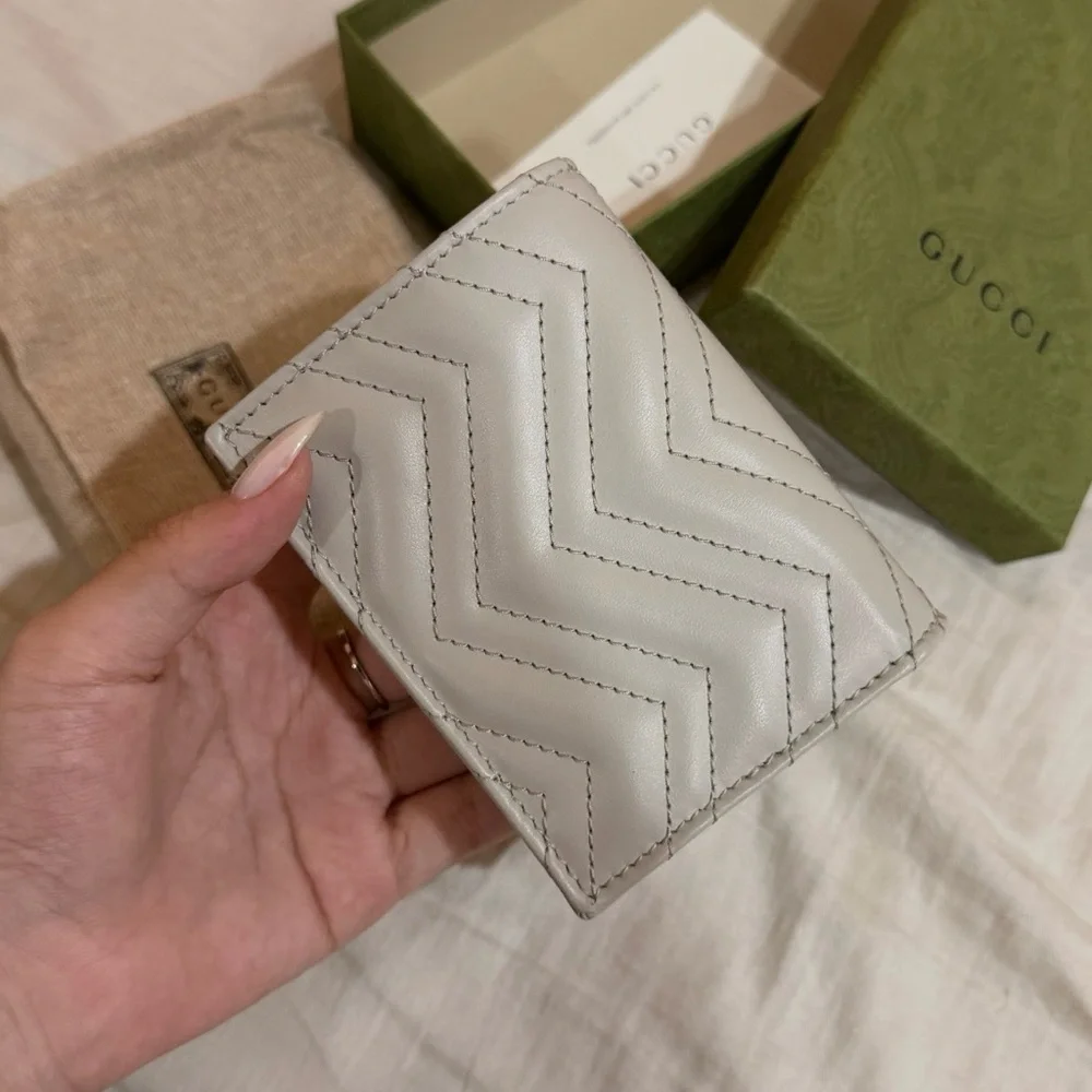 Gucci Off-White Matelassé Chevron Leather Card Holder with Gold GG